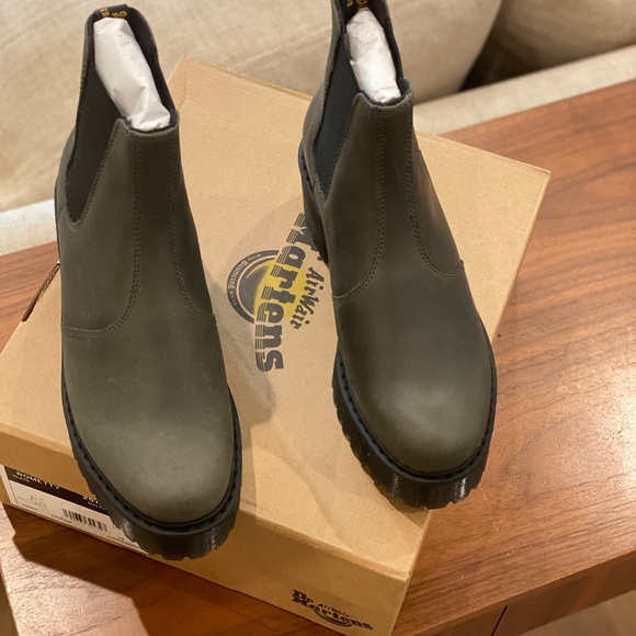 NWB Dr. Martens Women’s Rometty Boots - Slate - Picture 2 of 8